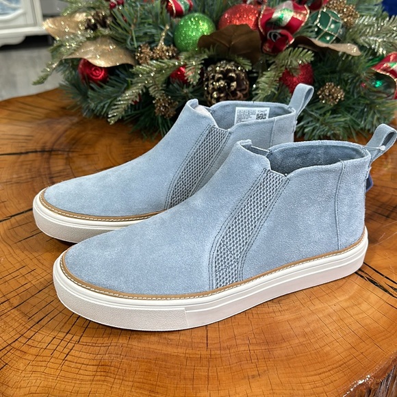 Never worn suede Toms - Picture 1 of 3